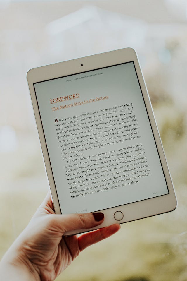 Differences Between A Printed Book And An Electronic Book (E-Book) 